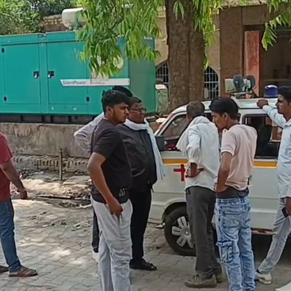 एटा में ट्रक ने युवक को कुचला:भाई के ढाबे से सामान लेने निकला था युवक, मधेपुरा गांव के पास हुआ हादसा
