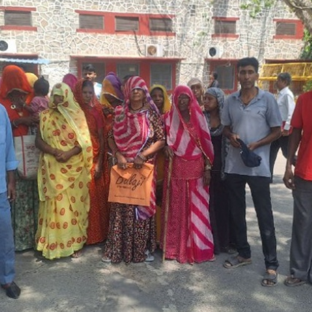 पाली में लोग बोले घर खाली कर कहां जाएं:40 साल से रह रहे है और निगम कर रही है नाले से अतिक्रमण हटाओ