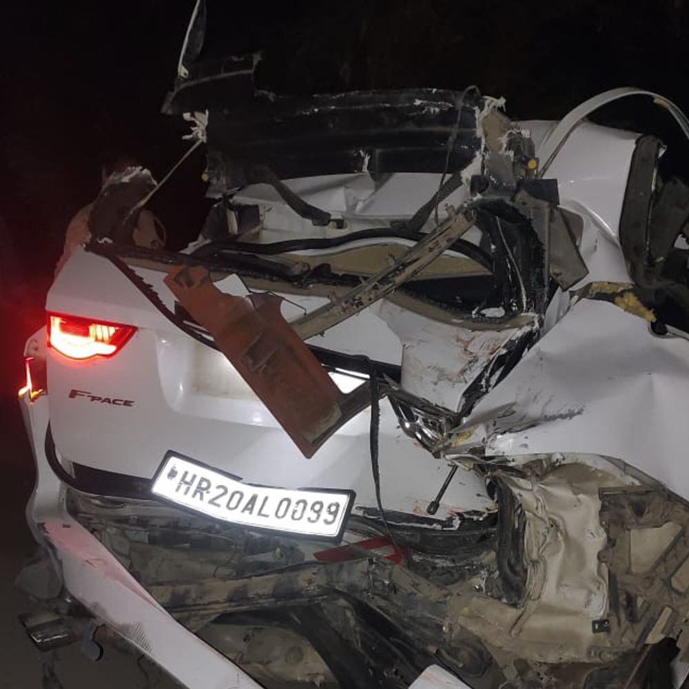 खड़ी खराब कार में कैंटर ने मारी टक्कर:3 लोग घायल, कैंटर चालक फरार; पानीपत रेफर किए गए घायल