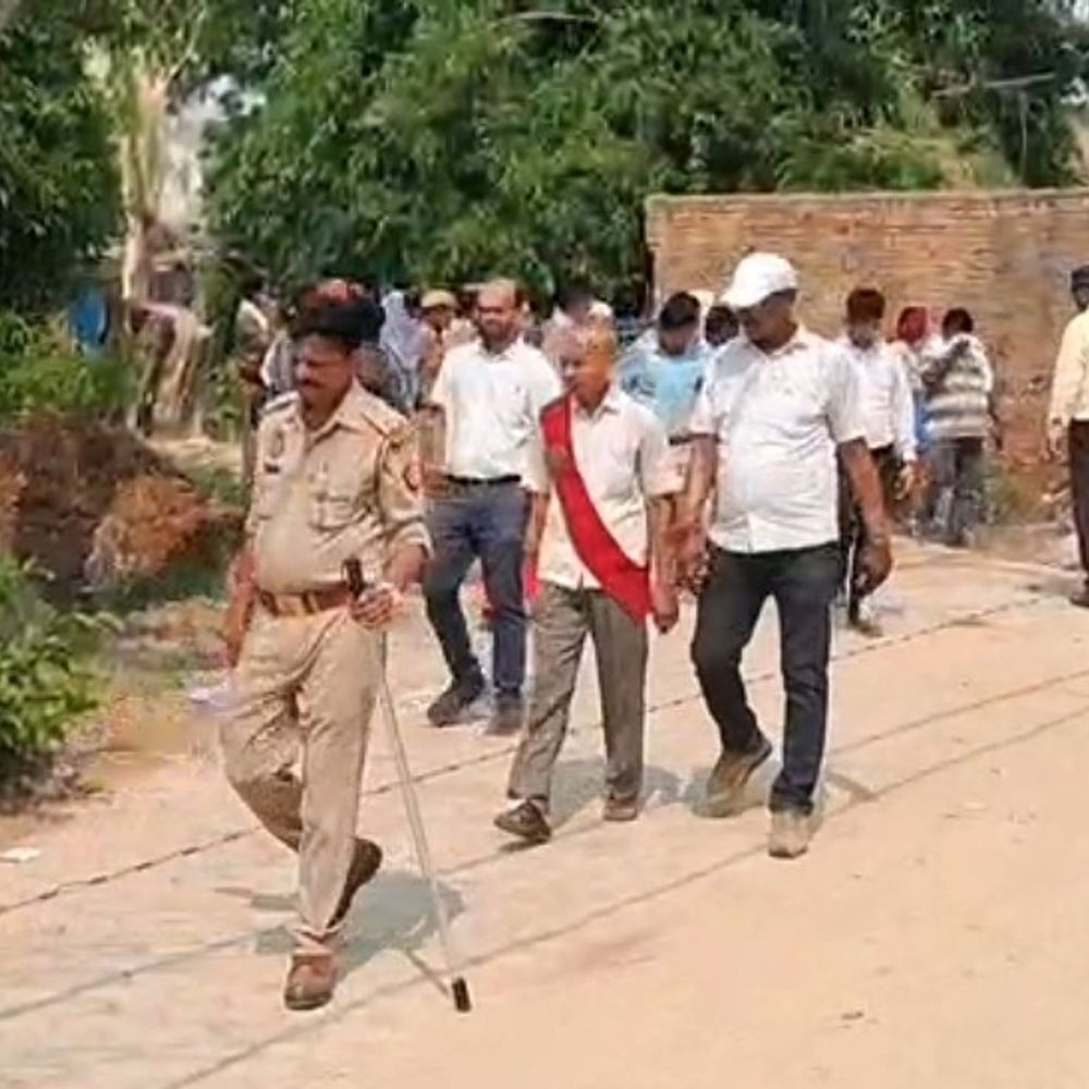 HC के आदेश पर विवादित जमीन की पैमाइश:फतेहपुर में राजस्व टीम ने किया सीमांकन, शिकायतकर्ता असंतुष्ट