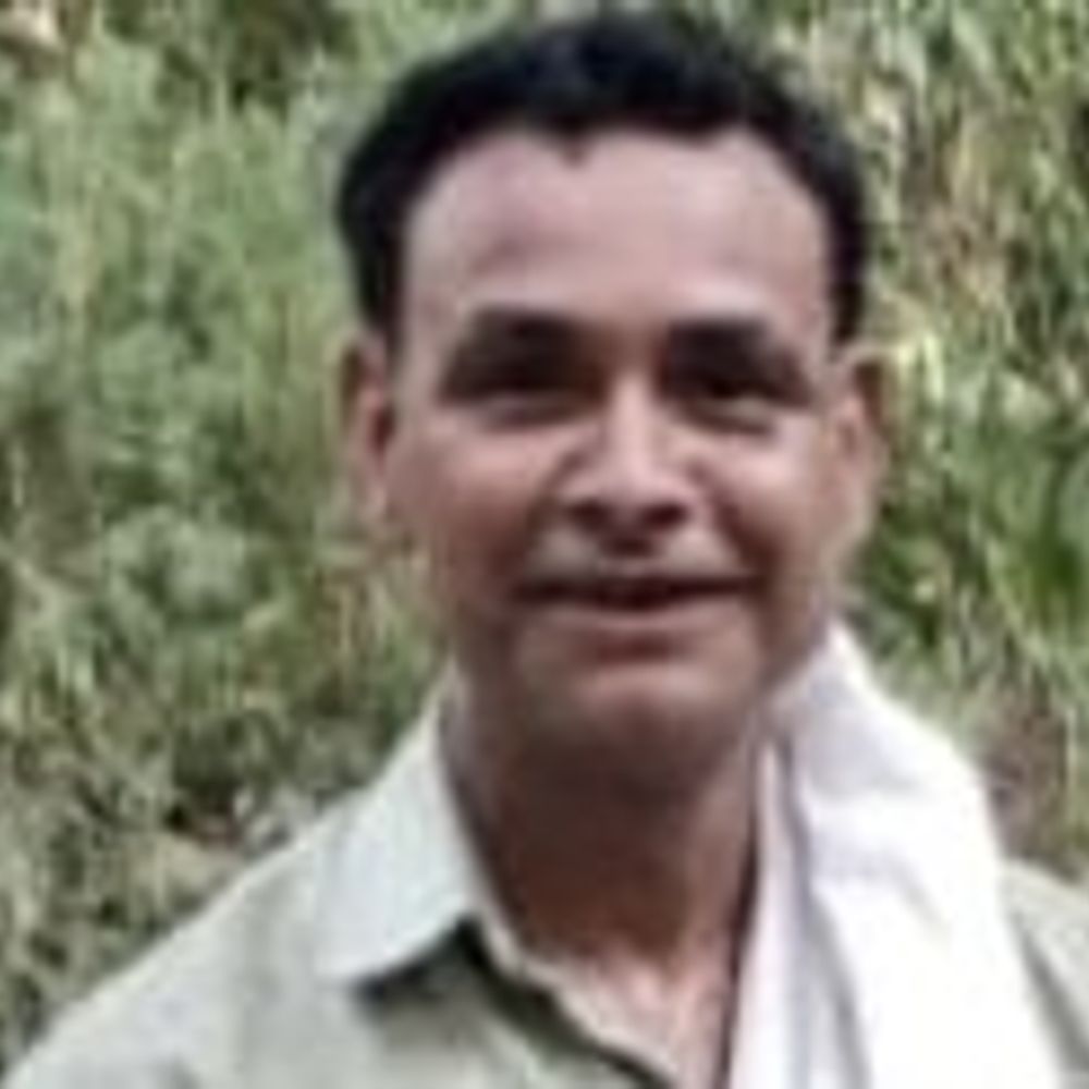 कार और दो बाइकों की टक्कर में 1 की मौत:हाथरस में पति-पत्नी घायल, कार को बचाने के चक्कर में हुआ हादसा