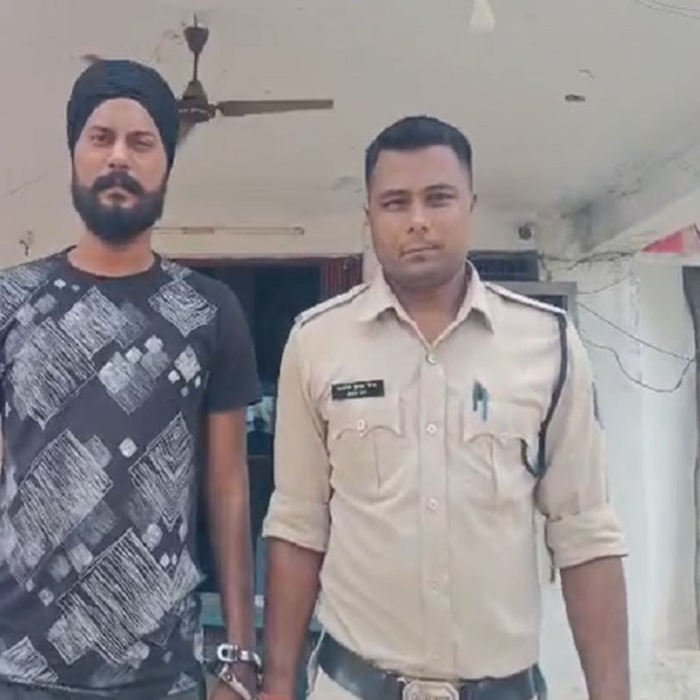 2 साल से फरार शराब तस्कर पकड़ाया:MP से छत्तीसगढ़ में खपा रहा था शराब, 43 लाख से अधिक की शराब हुई थी जब्त
