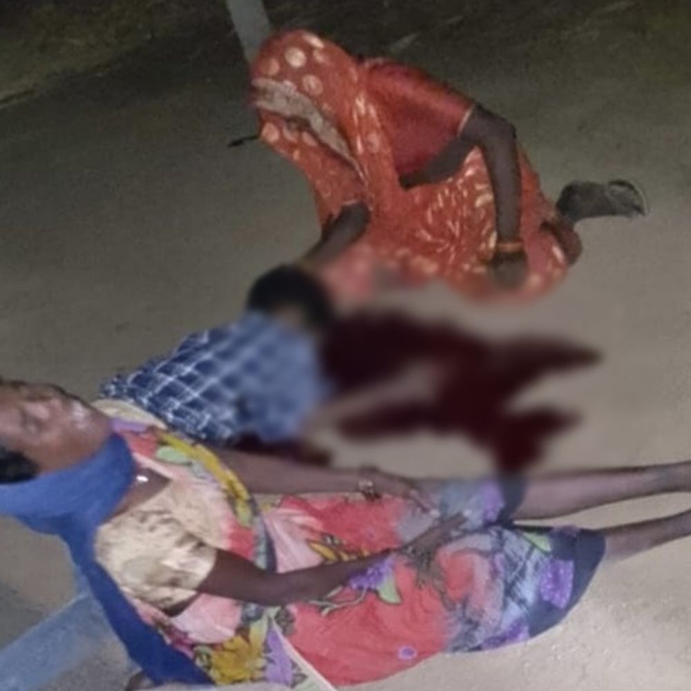 ट्रक ने बाइक को मारी टक्कर, 2 दोस्तों की मौत:दोनों की पत्नियां हैं प्रेग्नेंट, MCB में साइड लेने के दौरान हुआ हादसा