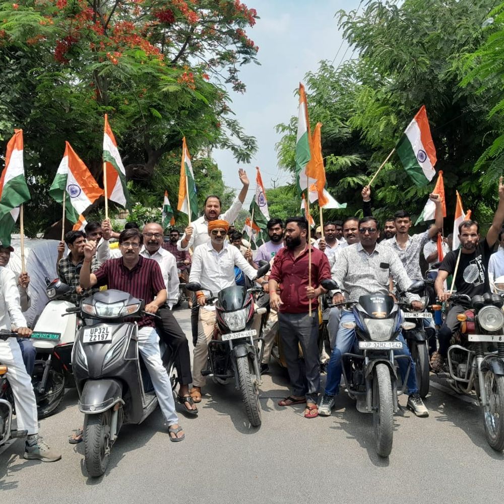 ऑपरेशन सिंदूर की सफलता पर जश्न:कृष्णा नगर में भाजपा ने निकाली तिरंगा यात्रा, सेना को किया सलाम