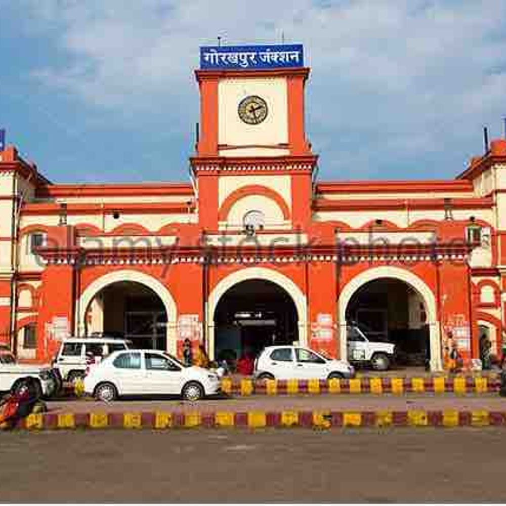 रेलवे की बड़ी कार्रवाई:पूर्वोत्तर रेलवे ने 765 बिना टिकट यात्रियों से वसूले 5.65 लाख रुपये