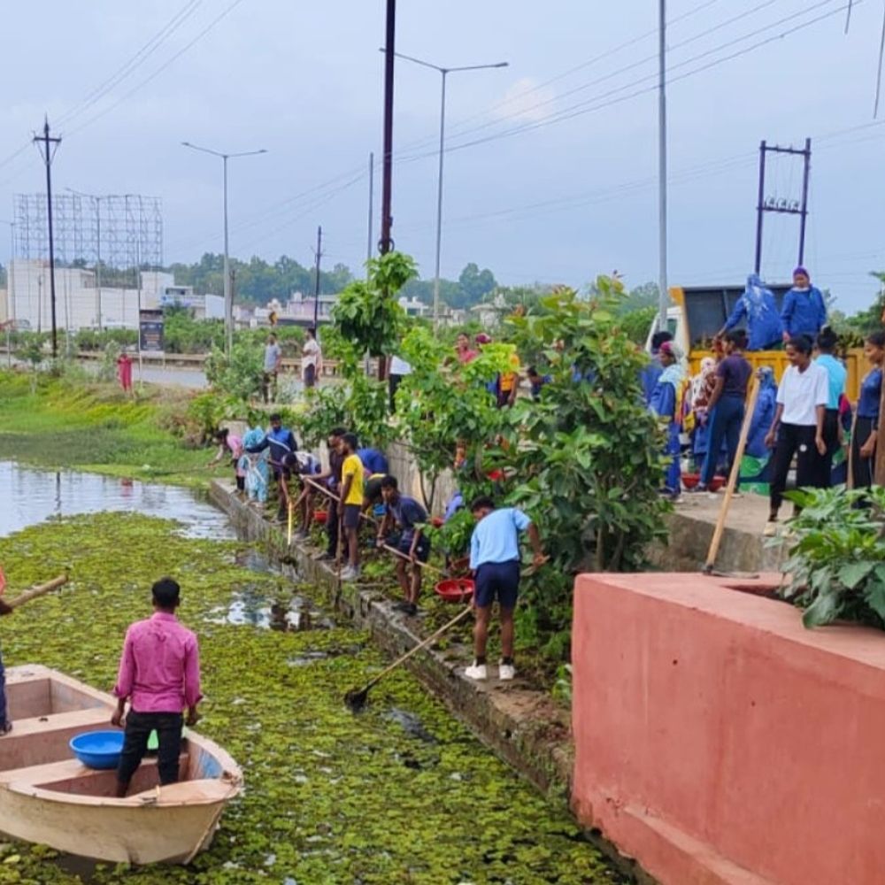 अहिल्याबाई होल्कर जयंती पर कोंडागांव में विशेष पहल:नगरपालिका, पूर्व सैनिक और स्थानीय लोगों ने मिलकर चलाया स्वच्छता अभियान