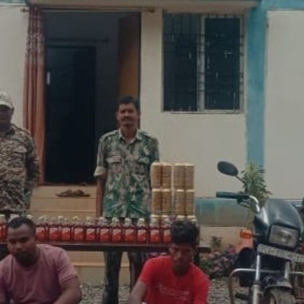 ओडिशा से कोंडागांव में अवैध शराब की तस्करी:अनंतपुर पुलिस ने दो आरोपियों से 24 लीटर विदेशी शराब पकड़ी, बाइक भी जब्त