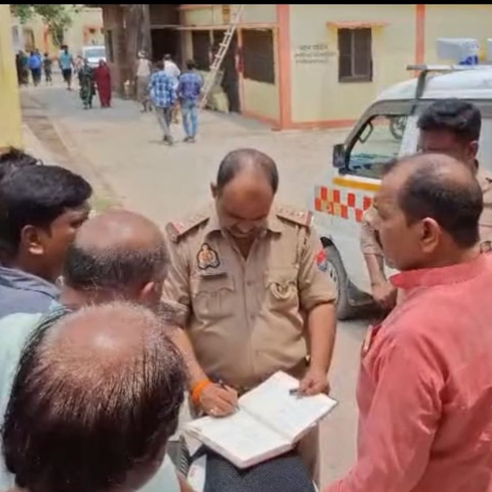 मोमोज दुकानदार पर चाकू से हमला:कारीगर ने सीने में किया वार, सीतापुर का रहने वाला है दुकानदार