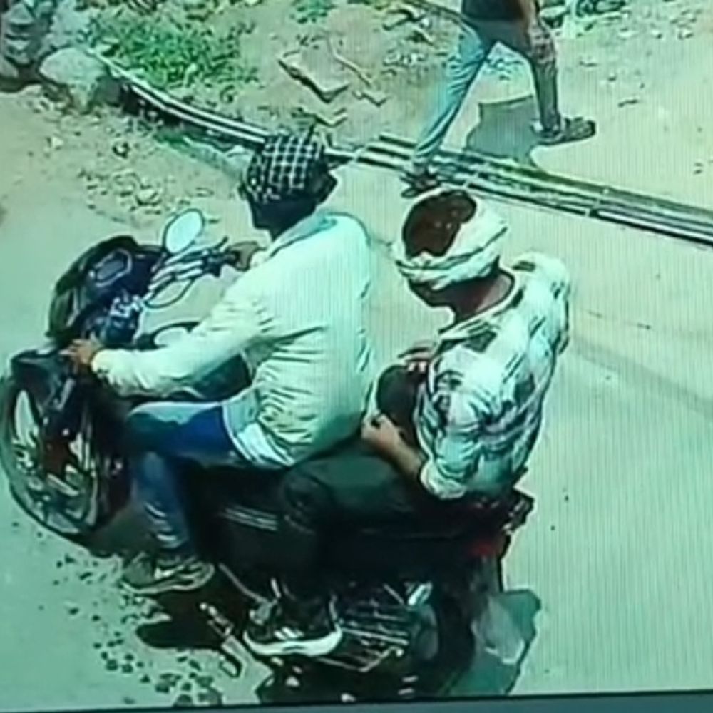 जालौन में महिला से धोखाधड़ी:शादी का सामान दिखाकर 10 हजार रुपए ले भागे तीन युवक
