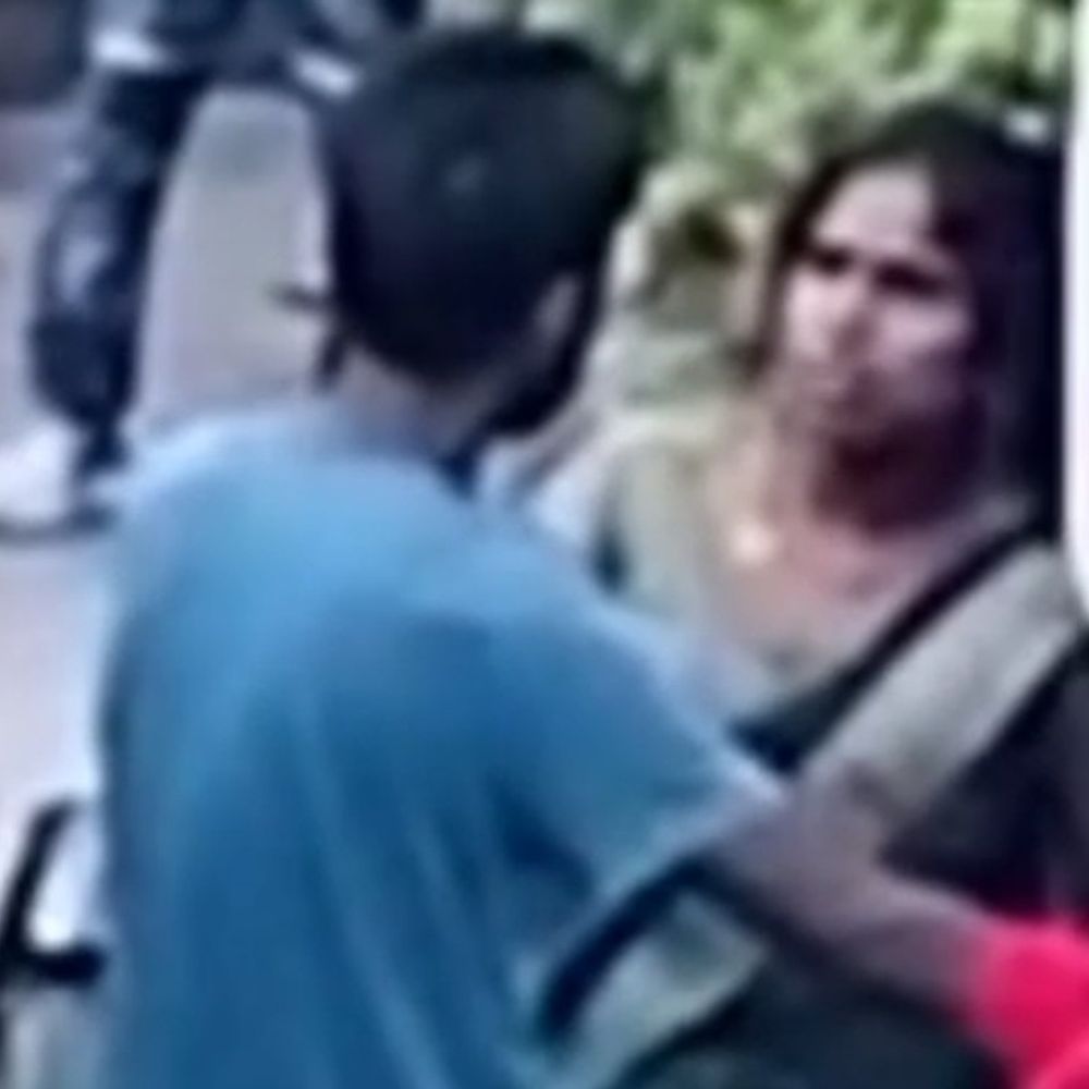 पति को खंभे से बांधकर चप्पल से पीटा, VIDEO:ई-रिक्शा बेचकर दो दिन से था गायब, वापस आने पर सबके सामने सजा दी