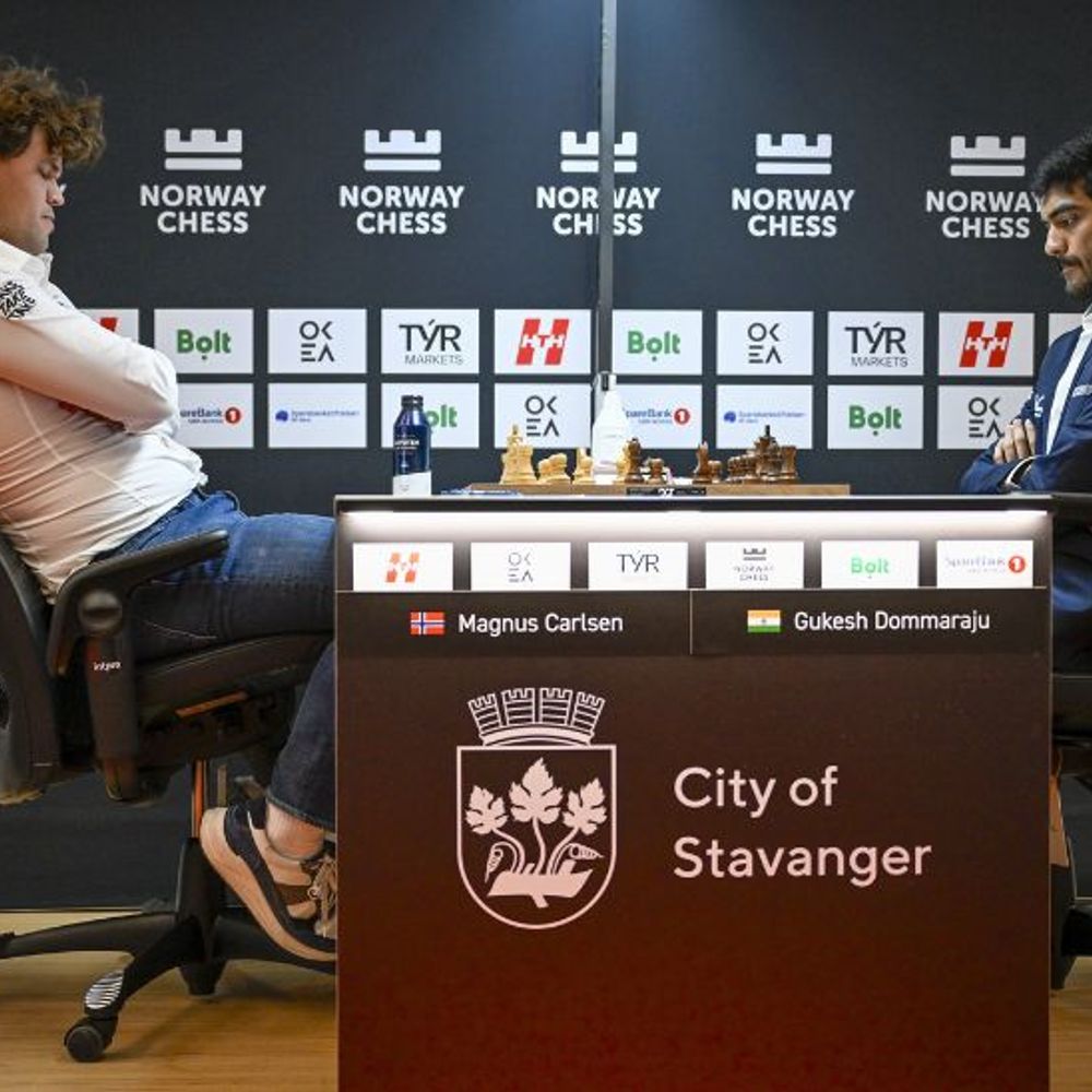 नॉर्वे चेस टूर्नामेंट- कार्लसन ने गुकेश को हराया:दूसरे राउंड में अर्जुन से भिड़ेंगे गुकेश, कार्लसन का मुकाबला हिकारू से