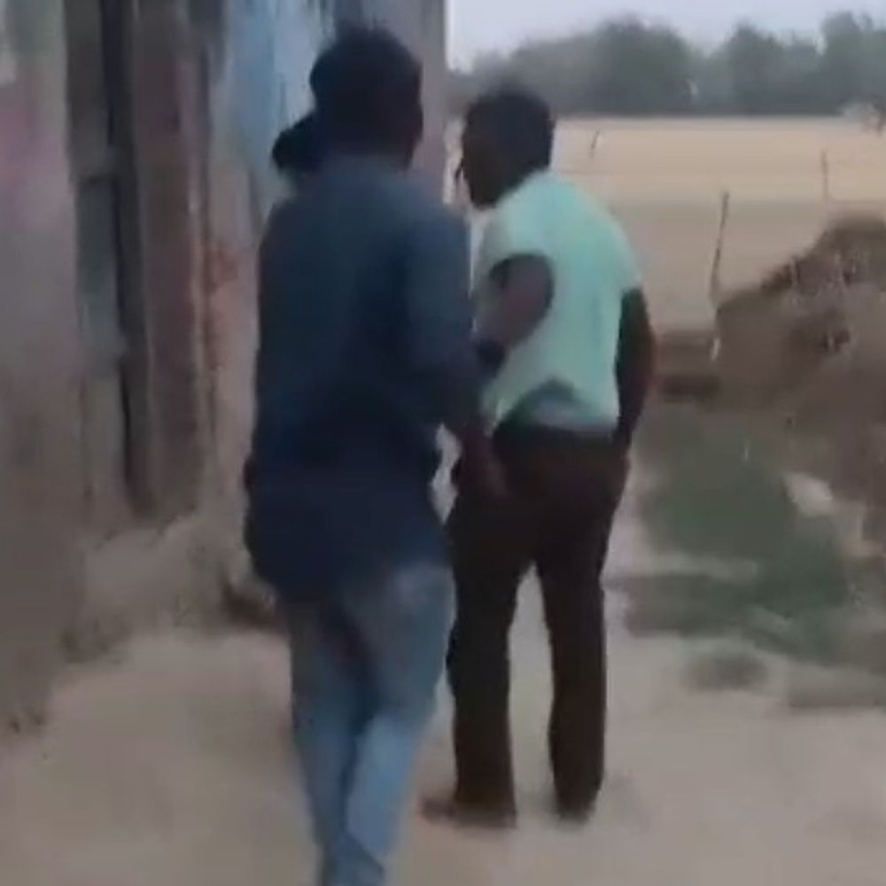जमीन बेचने से मना करने पर पत्नी को पीटा:अमेठी में बेटी की रस्सी से गला दबाकर की हत्या की कोशिश