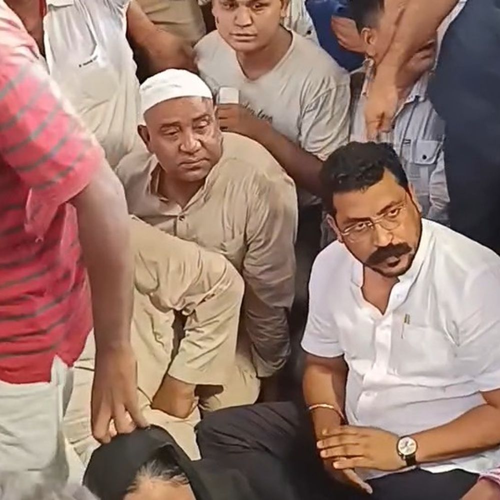 मवाना में नहर में डूबकर दो युवकों की मौत:सांसद चंद्रशेखर ने परिजनों से मिलकर जताया दुख