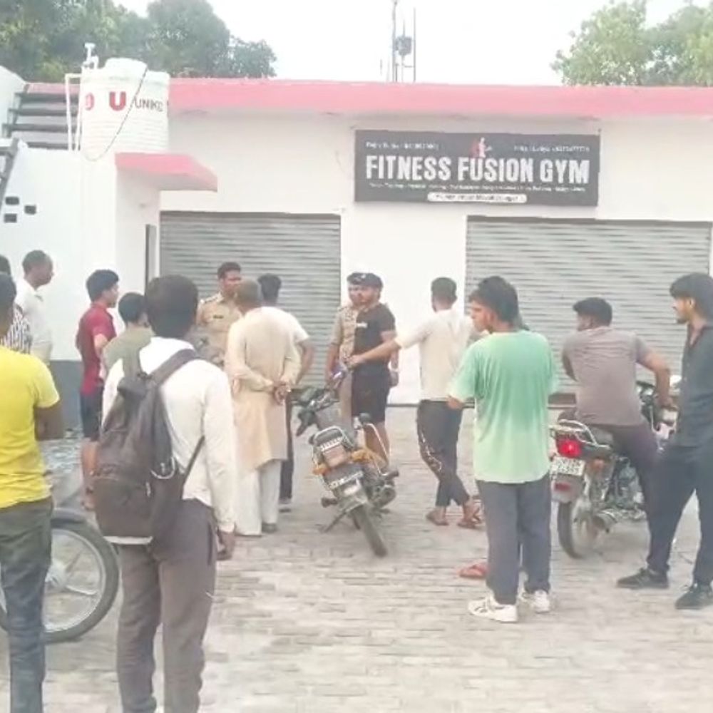 जिम में हिस्सेदारी के विवाद में फायरिंग:जिम संचालक को हाथ और पेट में लगी गोली, दो आरोपी फरार