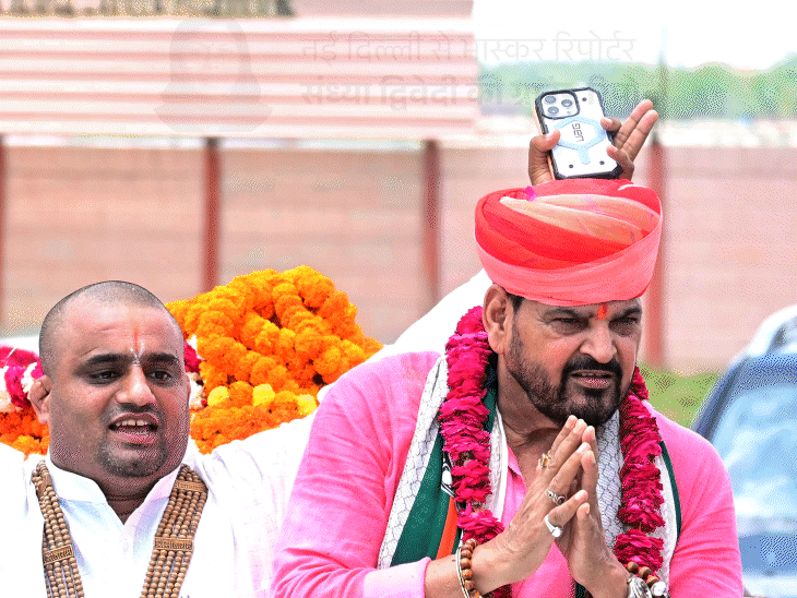 फर्जी बर्थ-सर्टिफिकेट, 4 गवाही, बृजभूषण के खिलाफ पॉक्सो केस खत्म:रेसलर के दादा बोले- बहकावे में केस किया, वकील का दावा- बाकी केस भी नहीं टिकेंगे