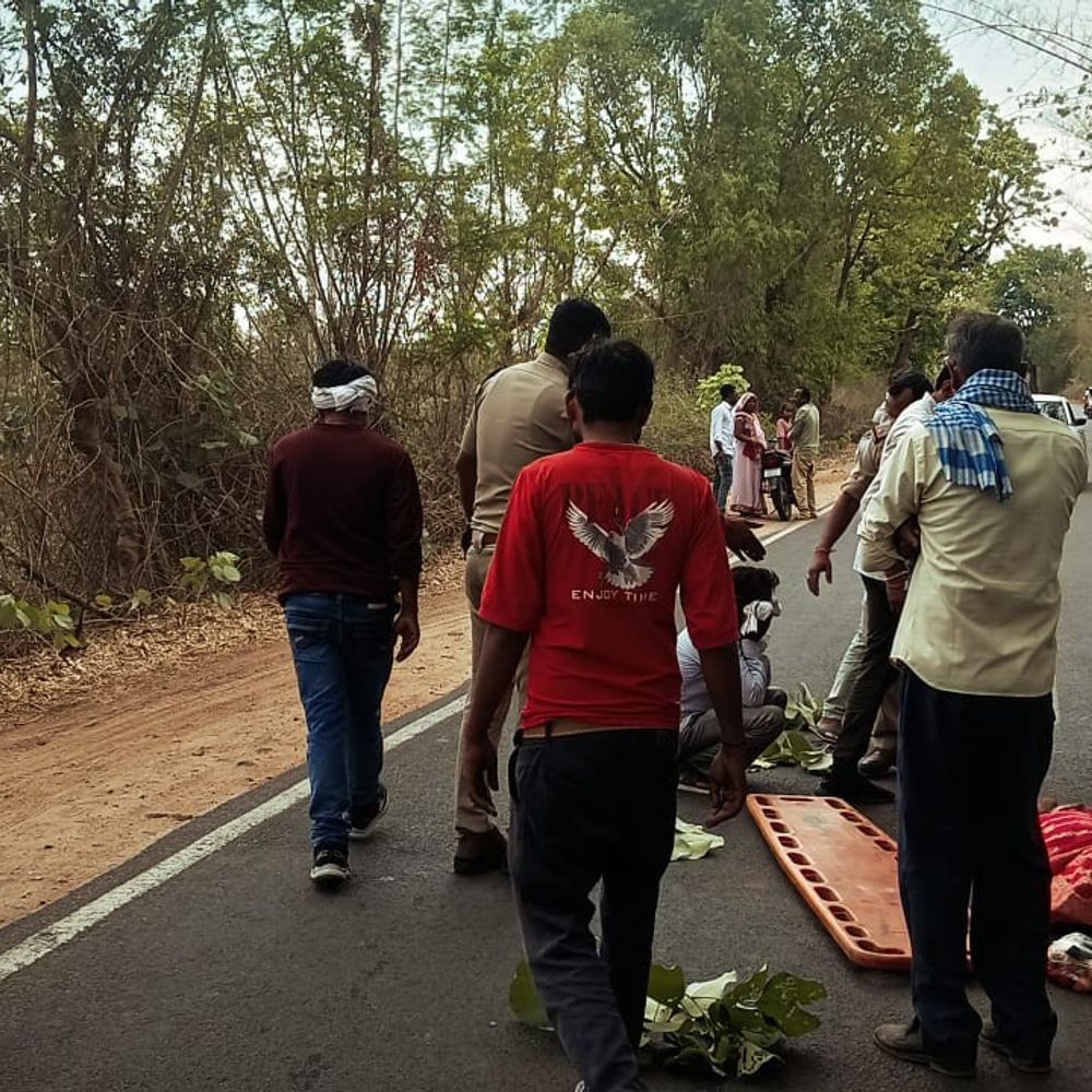 ट्रक की टक्कर से बाइकसवार महिला की मौत; पति घायल:कटनी के बड़वारा में हादसा; ट्रक लेकर ड्राइवर फरार
