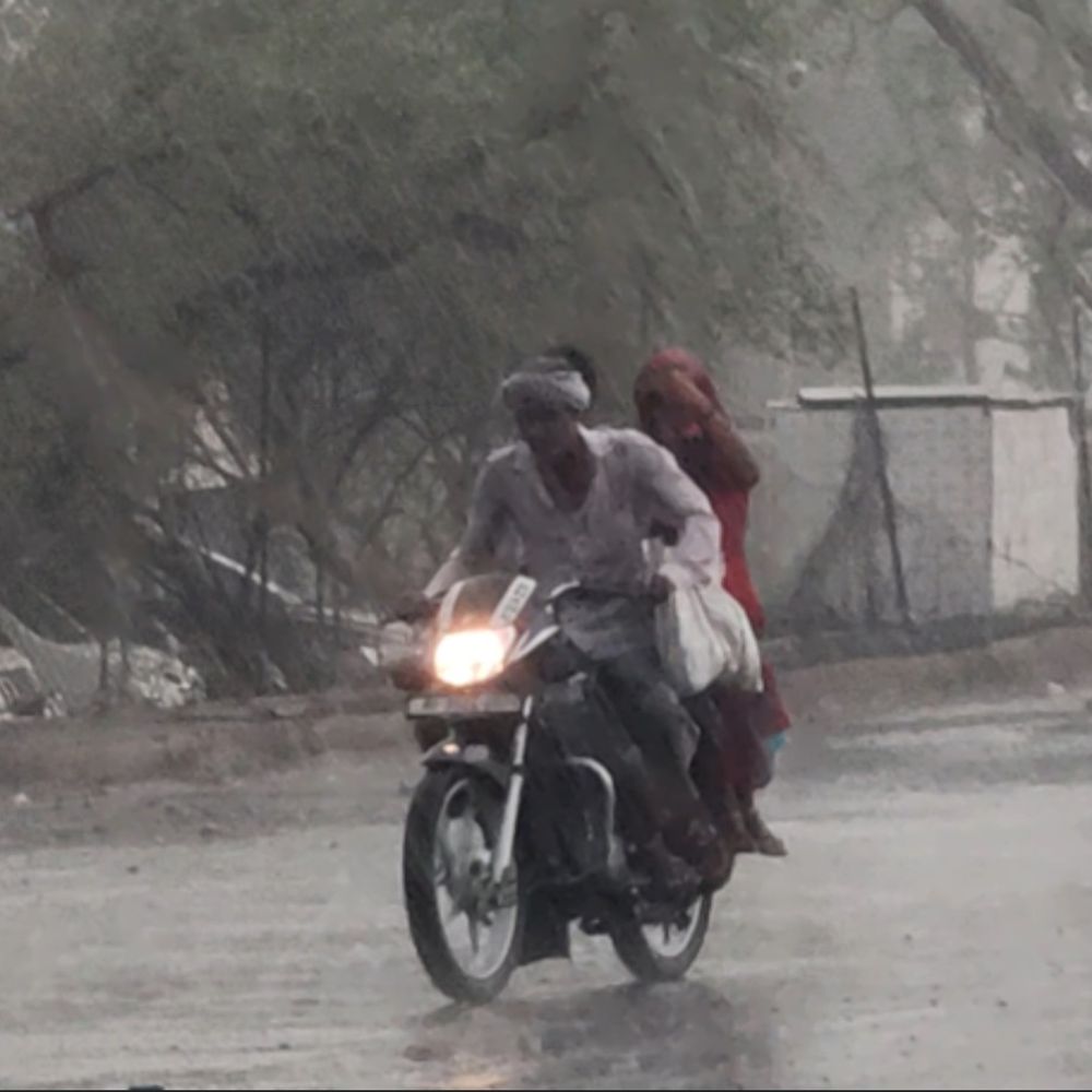 राजगढ़ में तेज बारिश, उमस से मिली राहत:नौतपा के पांचवे दिन बदला मौसम; सड़कों पर जलभराव, अधिकतम पारा 38 डिग्री