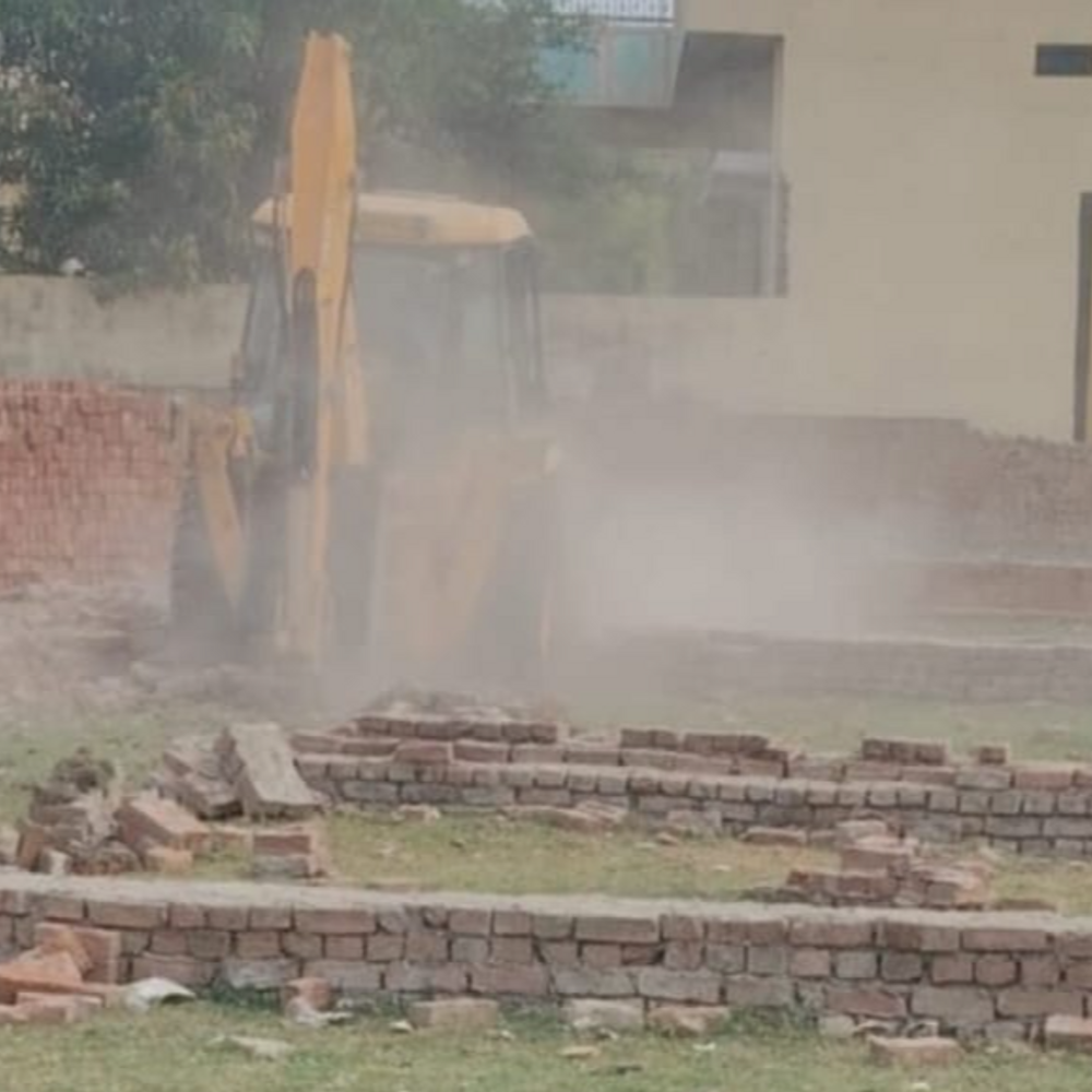 04 बीघे में अवैध प्लाटिंग पर चला बुलडोजर:VDA ने डाफी इलाके में की कार्रवाई