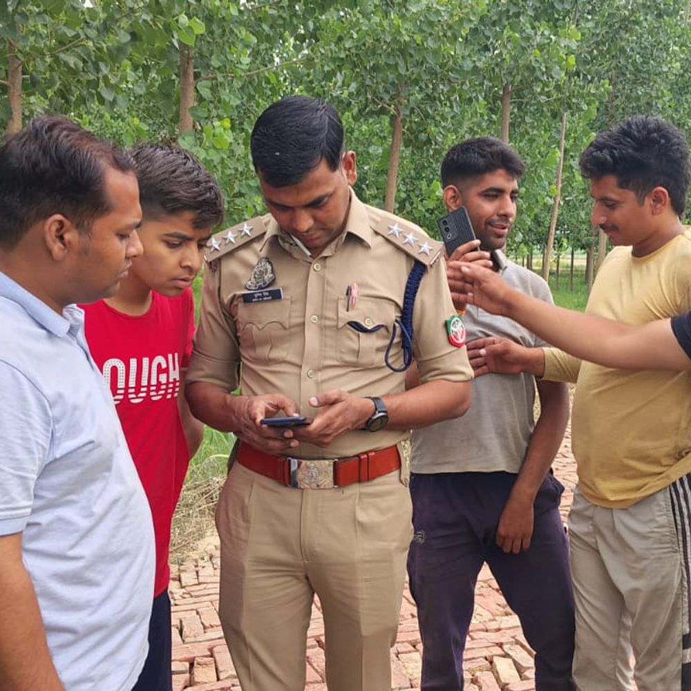 बागपत के जंगल में तेंदुआ दिखाने से ग्रामीणों में दहशत:किसानों ने देखा तेंदुए के साथ दो बच्चे, वन विभाग की टीम जांच में जुटी
