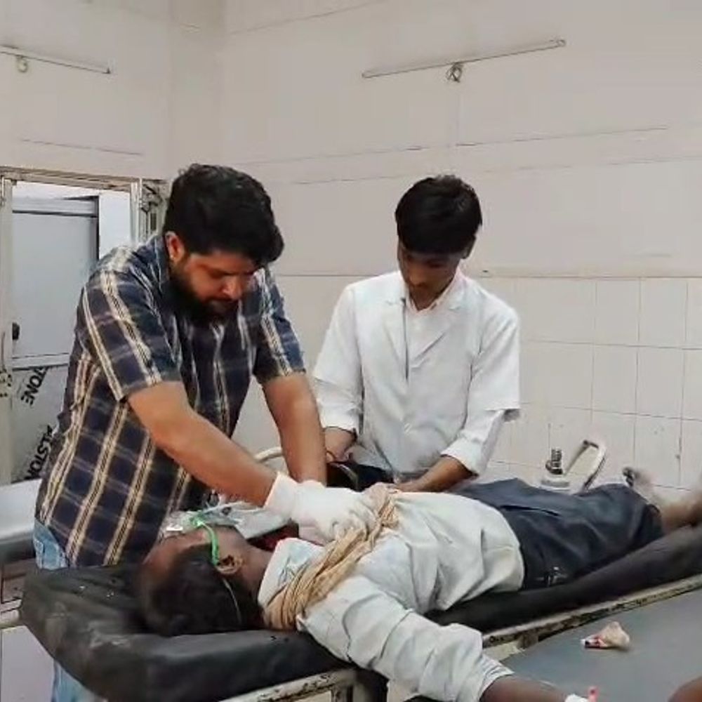 इटावा में मजदूर की संदिग्ध हालात में मौत:चिनाई के दौरान बेहोश होकर गिरा, लोग बोले- गर्मी के कारण गई जान