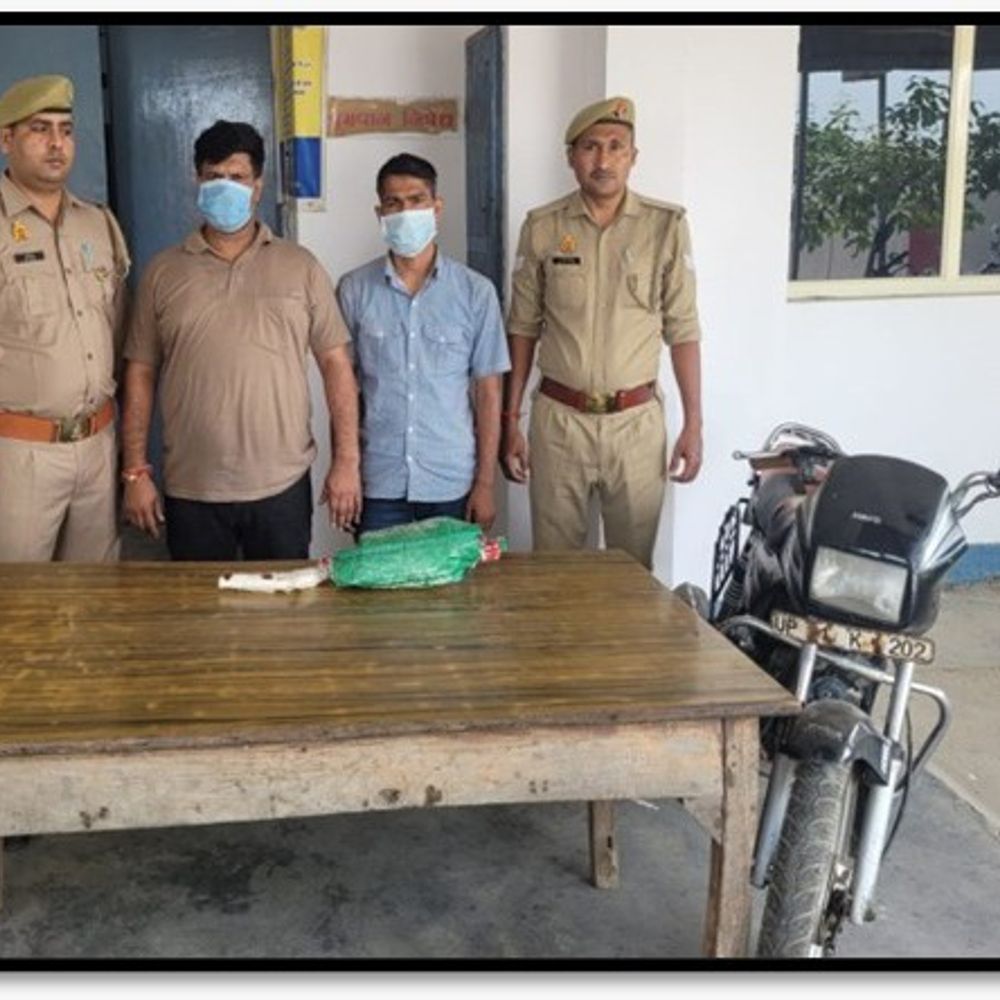 बागपत में दो चरस तस्कर गिरफ्तार:2 किलो से अधिक चरस, तमंचा और फर्जी नंबर प्लेट वाली बाइक जब्त