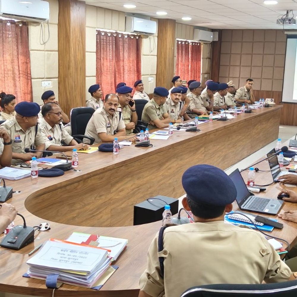 सूरजपुर में क्राइम मीटिंग:डीआईजी ने की थानेवार समीक्षा, लंबित मामलों पर जल्द कार्रवाई के निर्देश