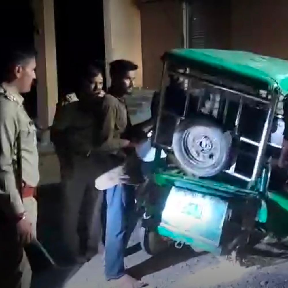 बिजनौर में तीन सड़क हादसे:कार और बाइक की टक्कर में 6 लोग घायल, 2 को हायर सेंटर रेफर