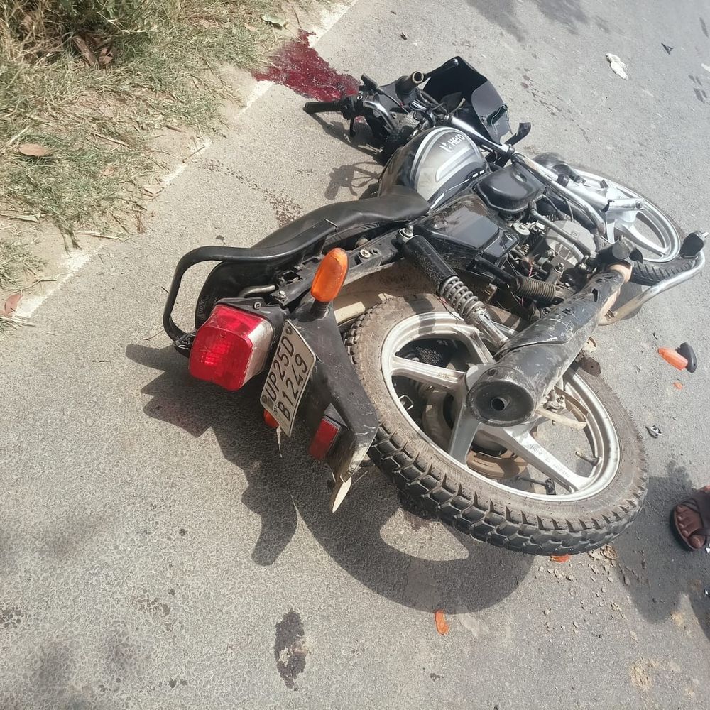 पीलीभीत में डीसीएम ने बाइक सवार को रौंदा:एक युवक की मौत, साथी घायल; चालक फरार