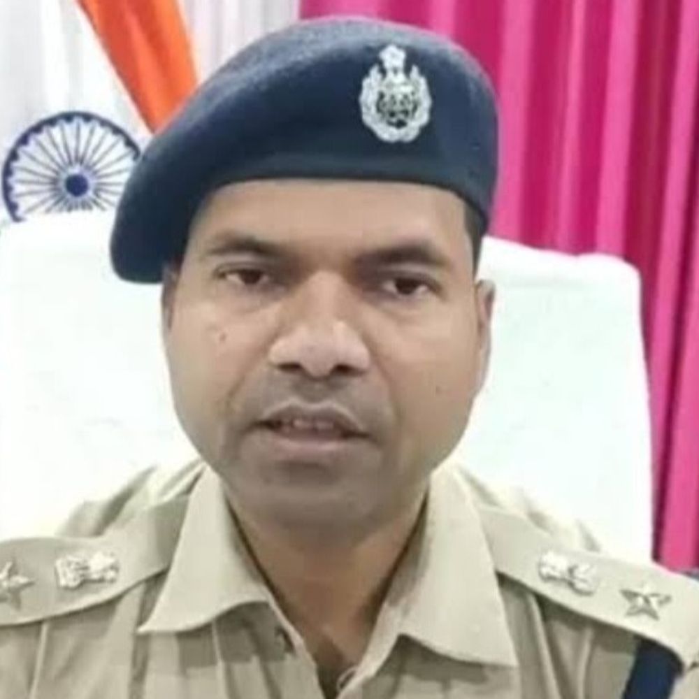 देवरिया में दो सीओ समेत 28 पुलिसकर्मियों का तबादला:लापरवाही पर दो दरोगा और सात सिपाही लाइन हाजिर
