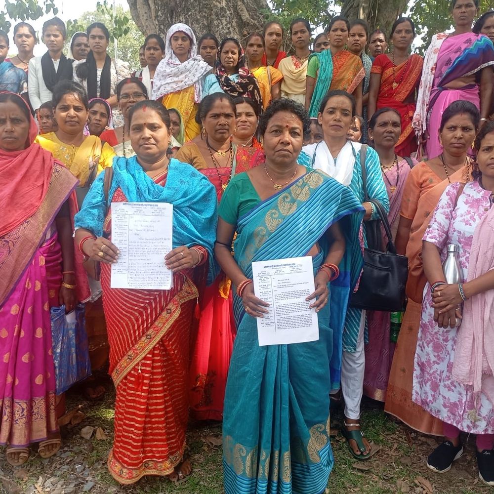 सुपरवाइजर पर रिश्वत और सामग्री के दुरुपयोग का आरोप:कोंडागांव में दिव्यांग कर्मचारियों का मानदेय रुका; आंगनबाड़ी कार्यकर्ताओं ने कलेक्टर को सौंपा ज्ञापन