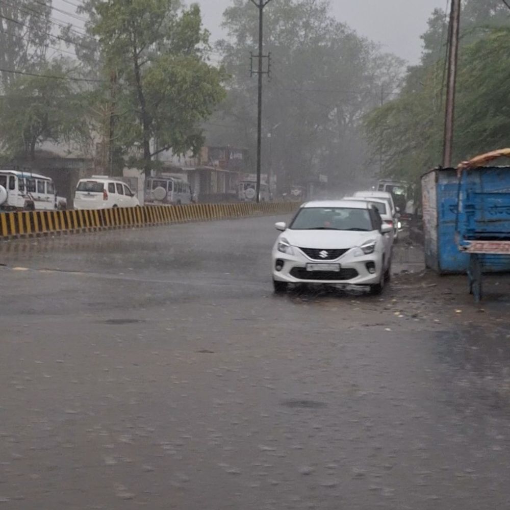 दमोह में बारिश, 2 डिग्री गिरा दिन का तापमान:तापमान 35 से घटकर 33 डिग्री हुआ, एक सप्ताह में 42 डिग्री तक जाएगा पारा