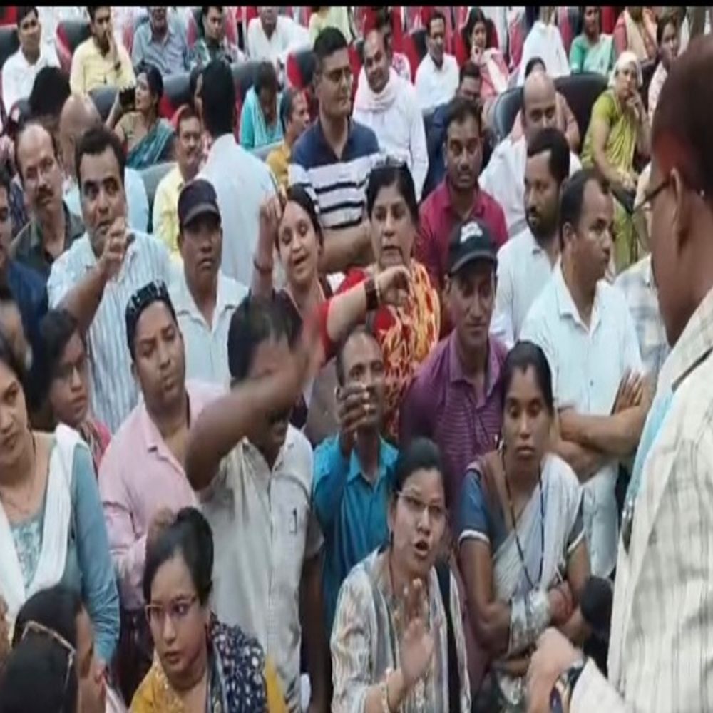 युक्तियुक्तकरण प्रक्रिया में काउंसलिंग के दौरान विवाद:जांजगीर-चांपा में त्रुटिपूर्ण वरीयता सूची पर शिक्षक नाराज; नई सूची बनाकर दोबारा काउंसलिंग