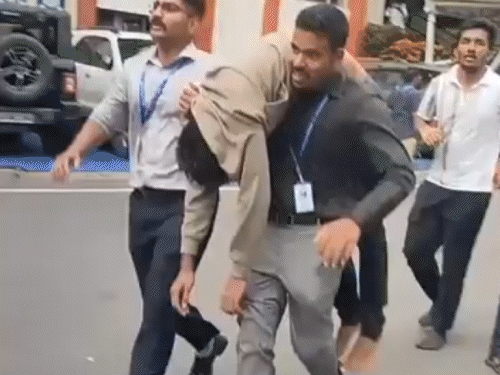 RCB की जीत के जश्न में भगदड़, 7 की मौत:24 घायल; कर्नाटक के डिप्टी CM बोले- मरने वालों की संख्या बढ़ सकती है