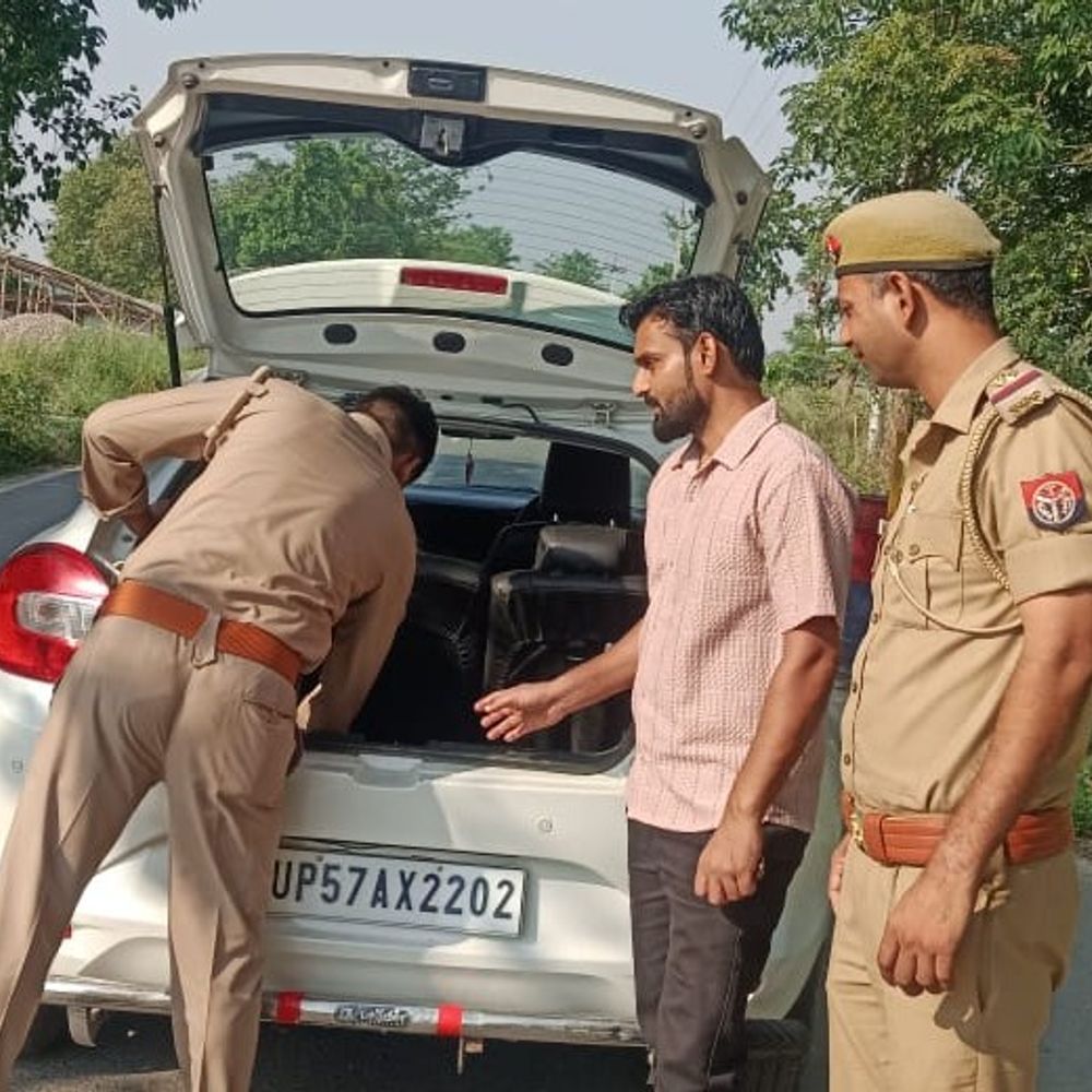 देवरिया पुलिस ने चलाया विशेष चेकिंग अभियान:298 वाहनों की जांच में किया 5 वाहनों का ई-चालान