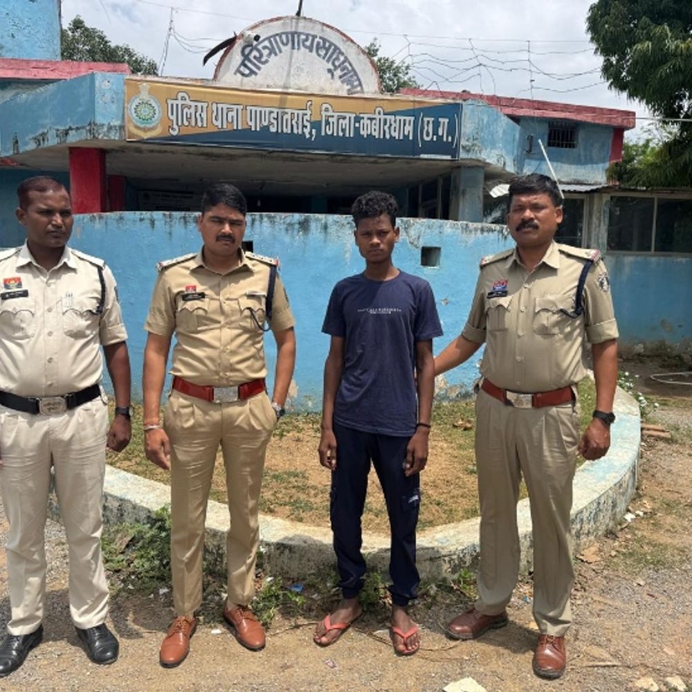 19 साल के बेटे ने अपने पिता का गला काटा...मौत:कवर्धा में कहासुनी के बाद गुस्से में उठाया टंगिया; मां के सामने हत्या