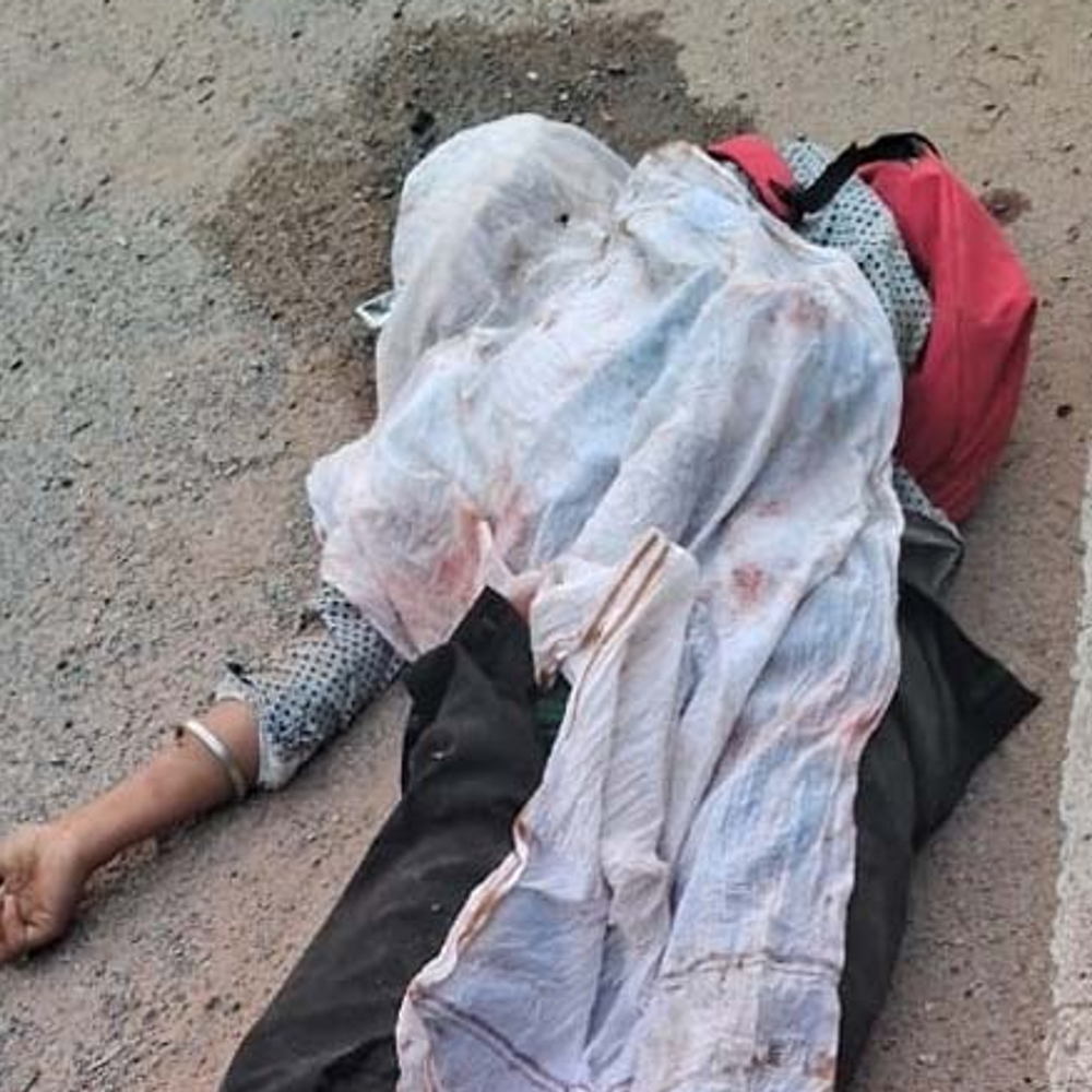 बोलेरो ने बाइक को मारी टक्कर, 1 की मौत:रायगढ़ में तेज रफ्तार के कारण हादसा, मृतक के सिर-चेहरे में गंभीर चोट; 1 घायल