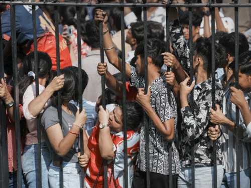 RCB के जश्न में 11 मौतों के जिम्मेदार 5 मंत्री-अफसर:DM-DCP, डिप्टी CM स्वागत में बिजी; विक्ट्री परेड कैंसिल, स्टेडियम पहुंचे 3 लाख लोग