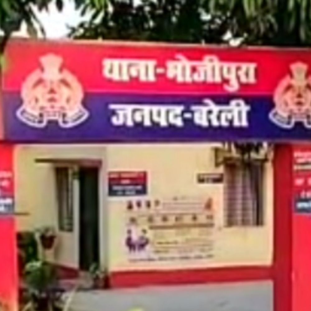 बरेली में सड़क हादसा:तेज रफ्तार बाइक ने बुजुर्ग को मारी टक्कर, मौके पर मौत