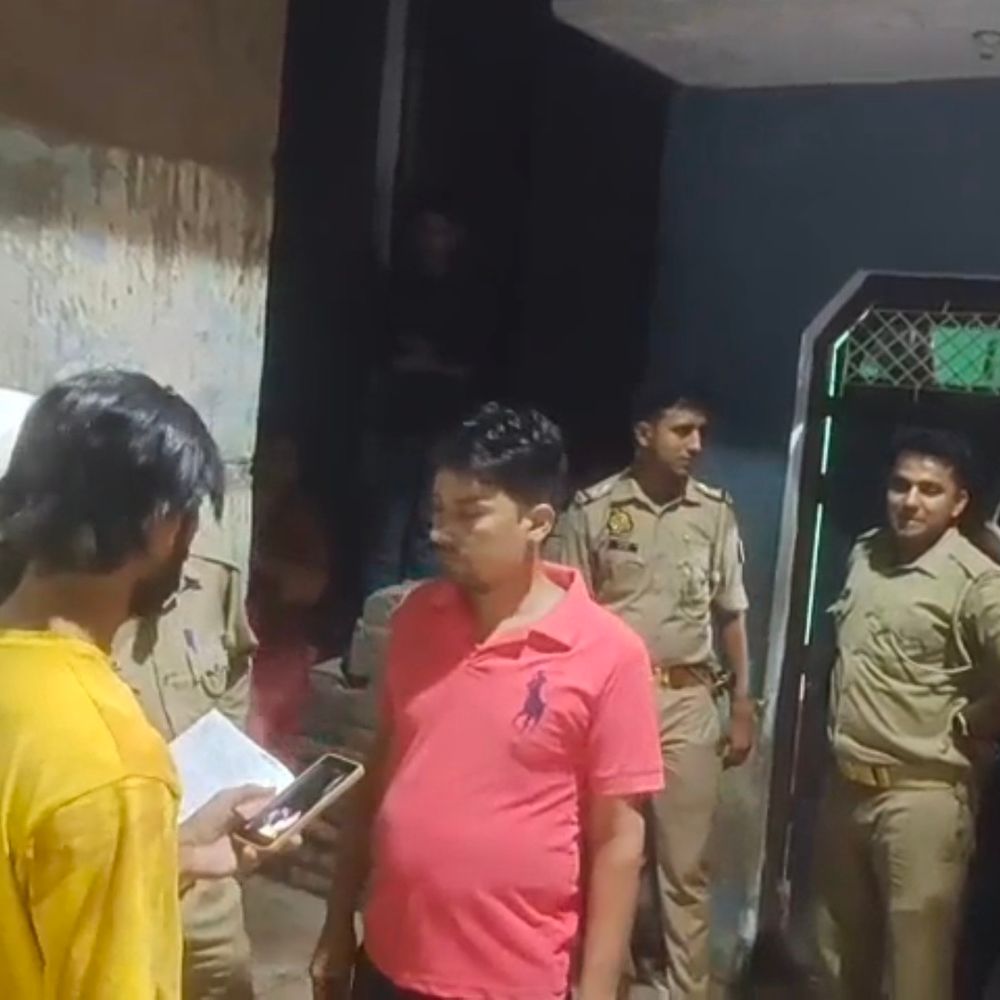 जुआ खेलने से रोका जमकर पीटा:फिरोजाबाद में युवक और उसकी मां को पीटा, जान से मारने की धमकी