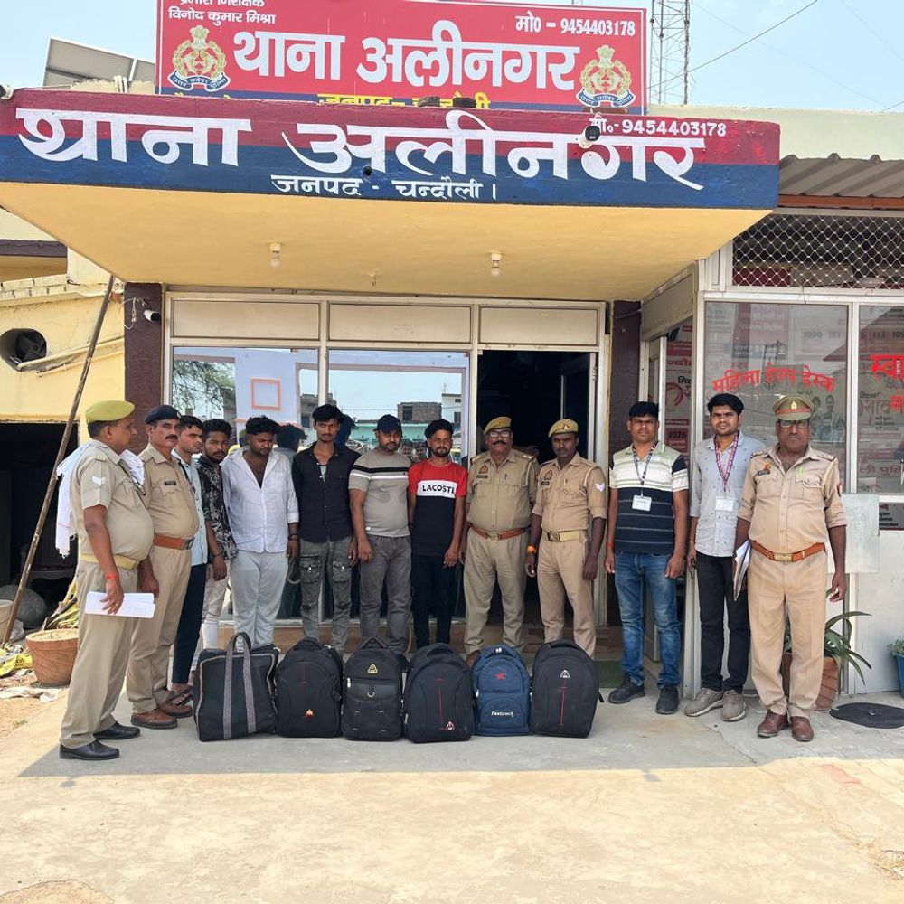 चंदौली में शराब तस्करी का भंडाफोड़:पुलिस और आरपीएफ ने 70 हजार की अवैध शराब पकड़ी, 6 तस्कर गिरफ्तार