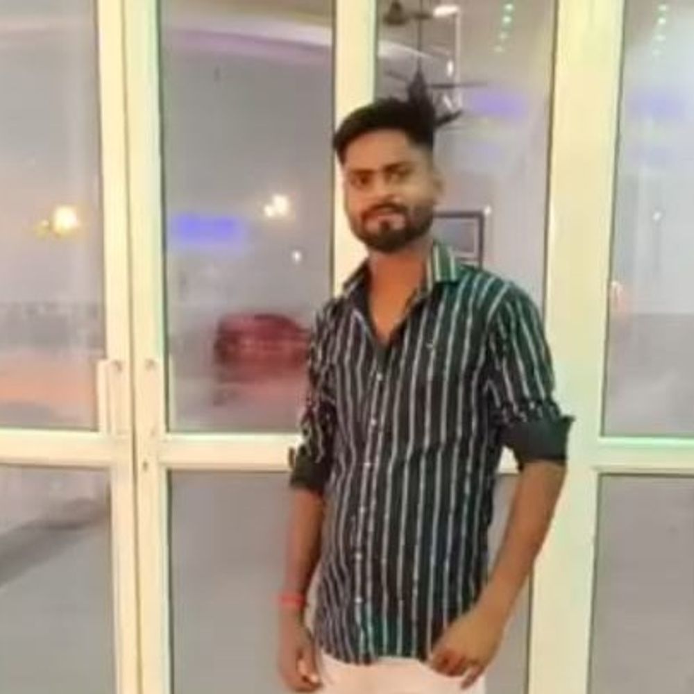 तीन बाइक सवारों को कैंटर ने रौंदा, एक की मौत:एटा में दो गंभीर रूप से घायल, तेरहवीं से लौट रहे थे तीनों