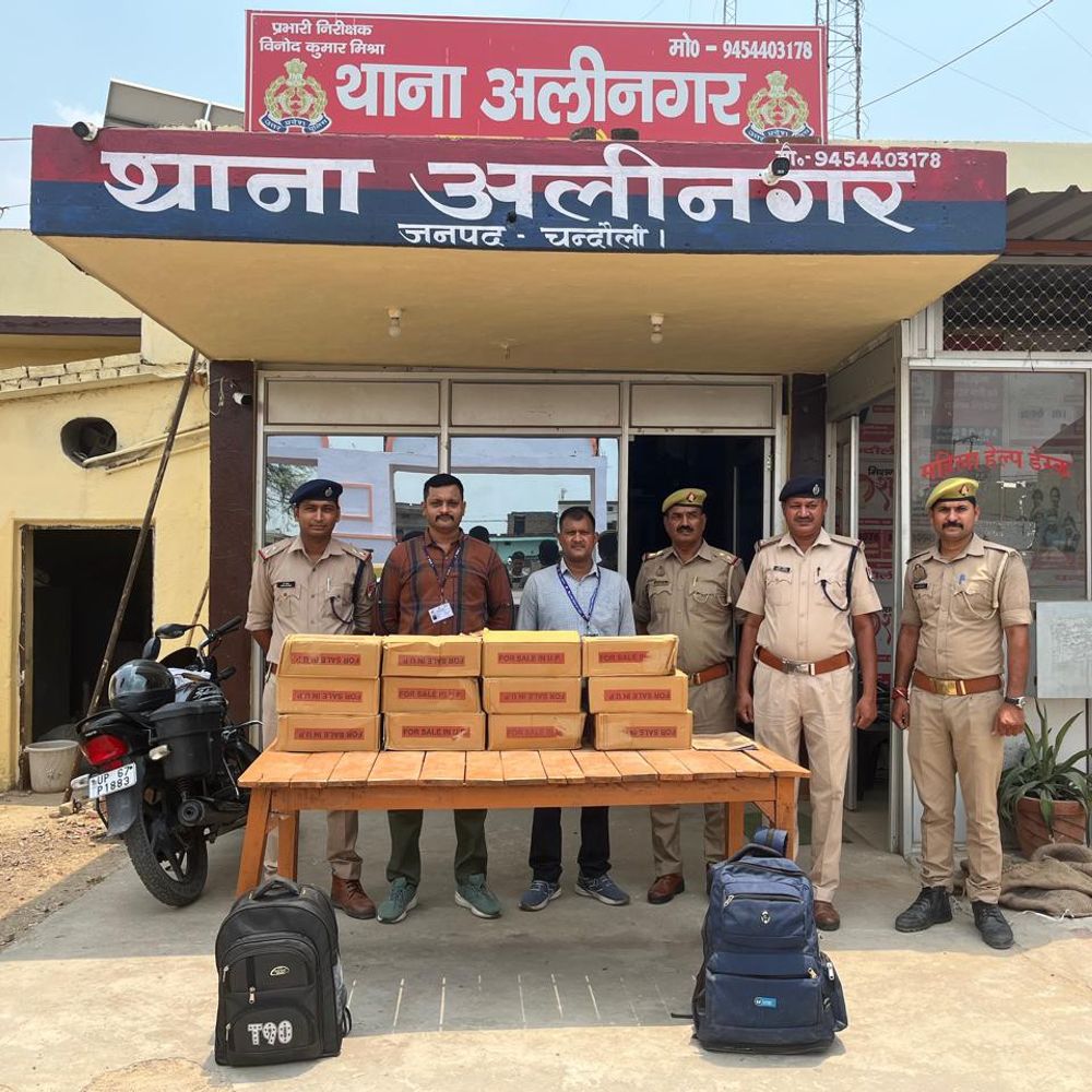 चंदौली में रेलवे लाइन के पास से शराब बरामद:151 लीटर अवैध शराब जब्त, तस्कर फरार