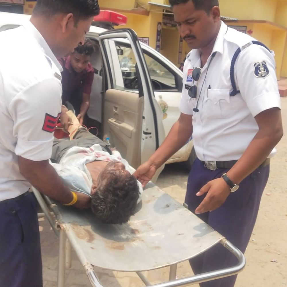 सूरजपुर में 2 बाइक की आमने-सामने टक्कर:2 युवक घायल, एक का पैर फ्रैक्चर; हाईवे पेट्रोलिंग टीम ने घायलों को पहुंचाया अस्पताल