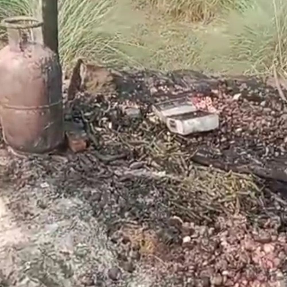 फतेहपुर के होटल में आग:तीन लाख का सामान जला, पड़ोस की दो दुकानें भी खाक, जानबूझकर आग लगाने का आरोप