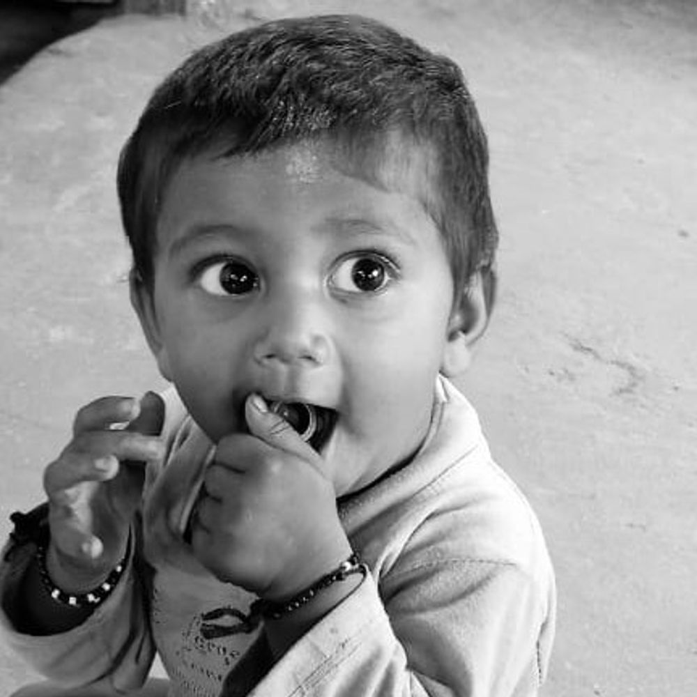 संभल में ई-रिक्शा की टक्कर से बच्चे की मौत:सड़क पार करते समय हादसा, मां के साथ खेत से लौट रहा था घर
