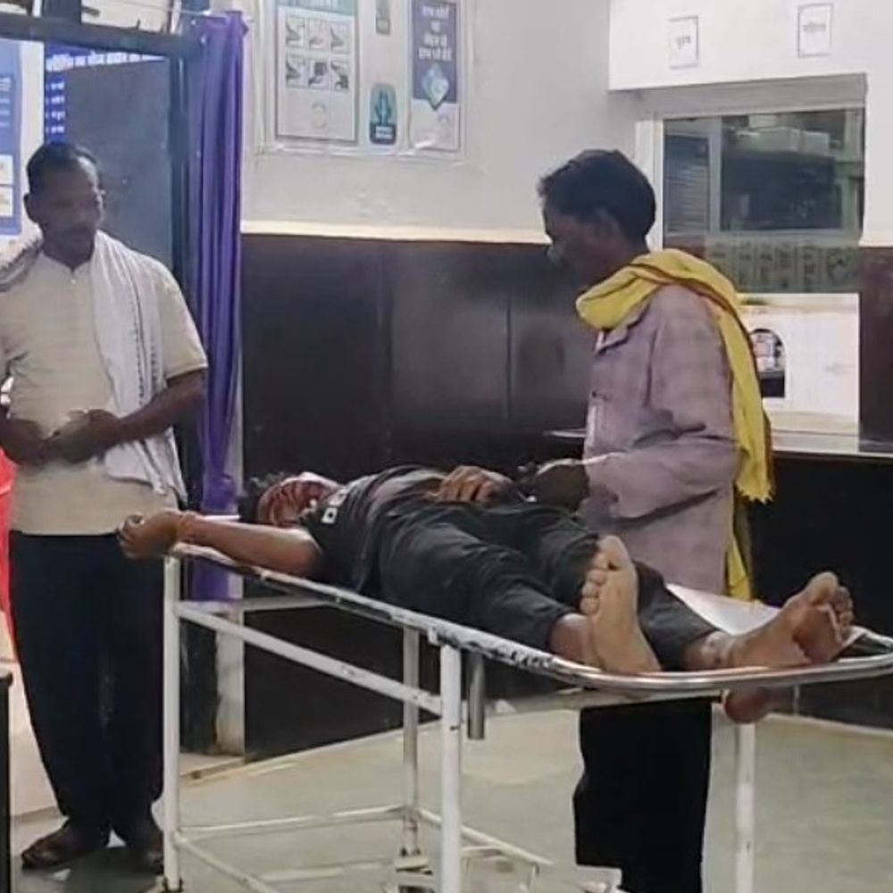 सिवनी में अनियंत्रित होकर फिसली बाइक; दो किसान घायल:गंभीर घायल को जबलपुर रेफर, घर लौटते समय भालीवाड़ा के पास हादसा