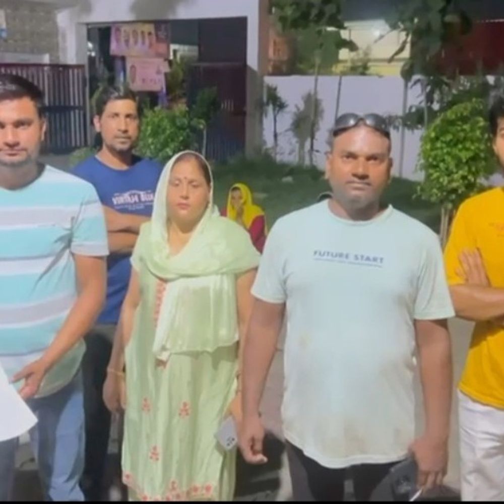 मेरठ में पुरानी रंजिश पर दुकान पर फायरिंग:बुजुर्ग को तमंचे से किया घायल, चार आरोपी फरार