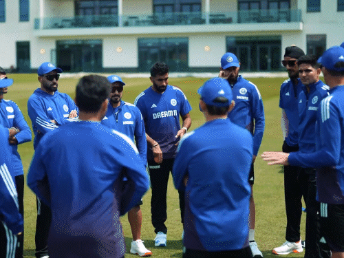 भारतीय टीम की इंग्लैंड में प्रैक्टिस:कप्तान शुभमन गिल सहित टीम के अन्य खिलाड़ी फील्डिंग का अभ्यास किया