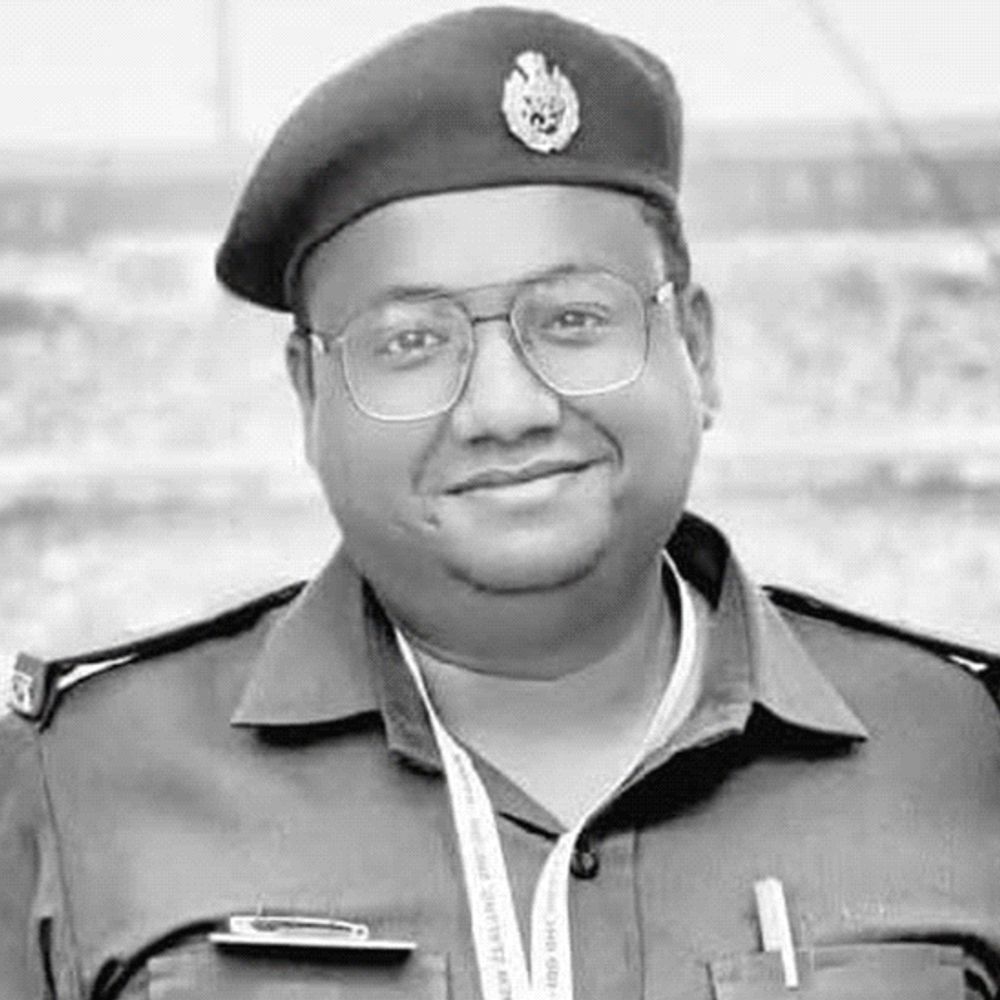 मौत से पहले शहीद का लास्ट-कॉल...दोनों पैर गंवा चुके थे:पत्नी से बीमा राशि का जिक्र किया, डिप्टी कलेक्टर दोस्त बोले- कभी डरा-परेशान नहीं देखा
