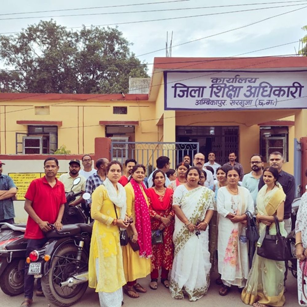 जिस नाम के शिक्षक नहीं उनकी नई पोस्टिंग:सरगुजा में युक्तियुक्तकरण में गड़बड़ी, 24 शिक्षक जहां भेजे गए वहां पद रिक्त नहीं